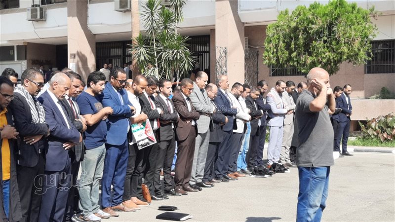 جانب من صلاة الغائب