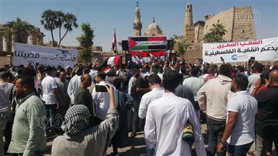 من أمام معبد الأقصر، الآلاف يحتشدون تضامنا مع القضية الفلسطينية (فيديو وصور)