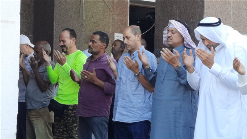 بكاء المصلين خلال