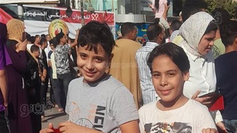 الاطفال بمظاهرات