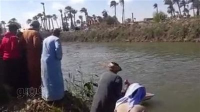 التحري في مسقط رأس أم قتلت توأمها وتخلصت من حياتها بالجيزة