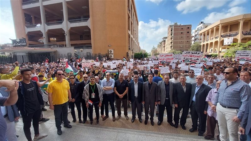 جامعة بنها تنظم وقفة