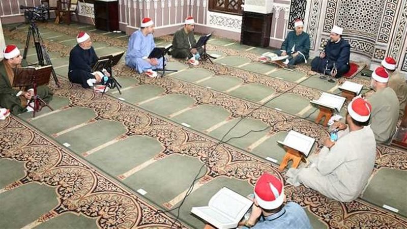 حكم قراءة القرآن