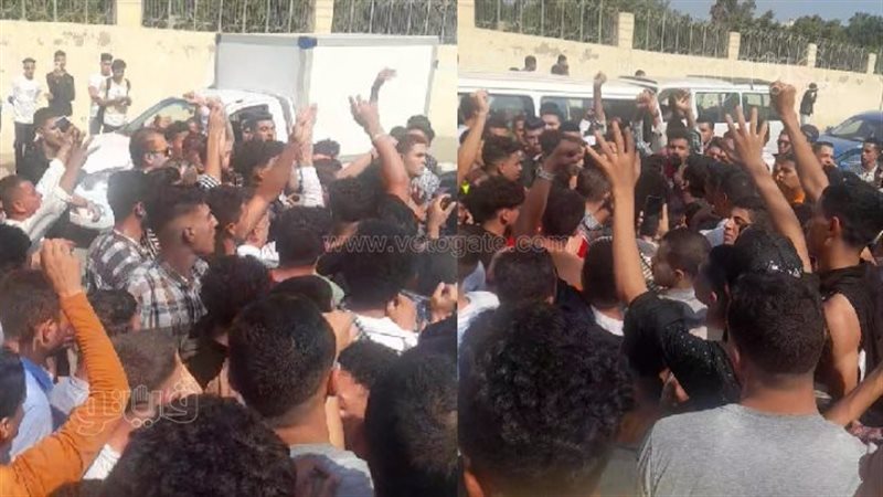 مسيرة لطلاب جامعة