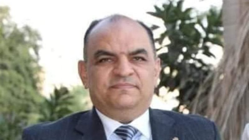 الدكتور احمد العطار