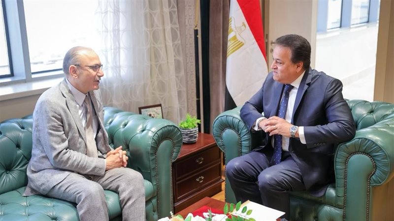 وزير الصحة يلتقي