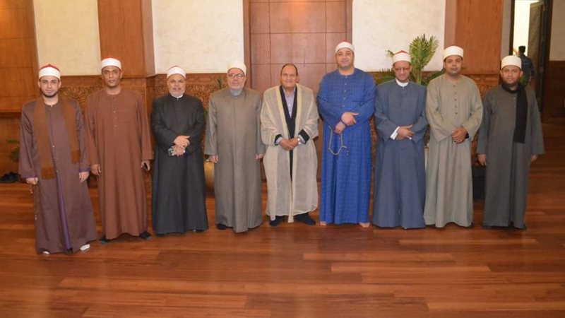 توافد كبار القراء،