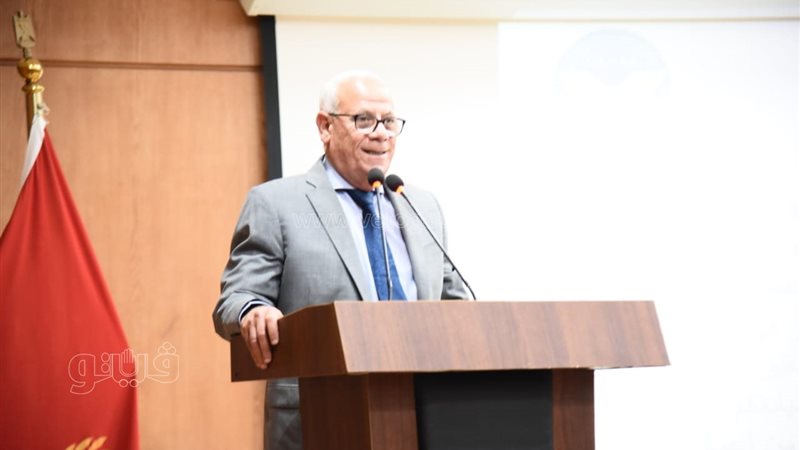 محافظ بورسعيد يجتمع