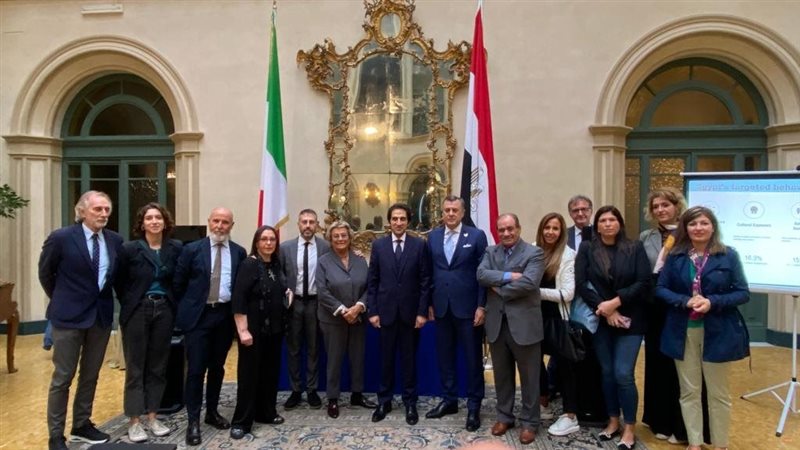 لقاء وزير السياحة