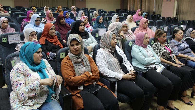 ندوة توعوية للعاملات