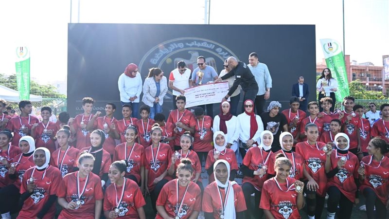 وزير الرياضة يشهد