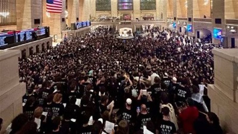  آلاف اليهود يتظاهرون