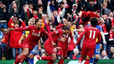 ليفربول يعلن إصابة مدافعه بقطع في الرباط الصليبي