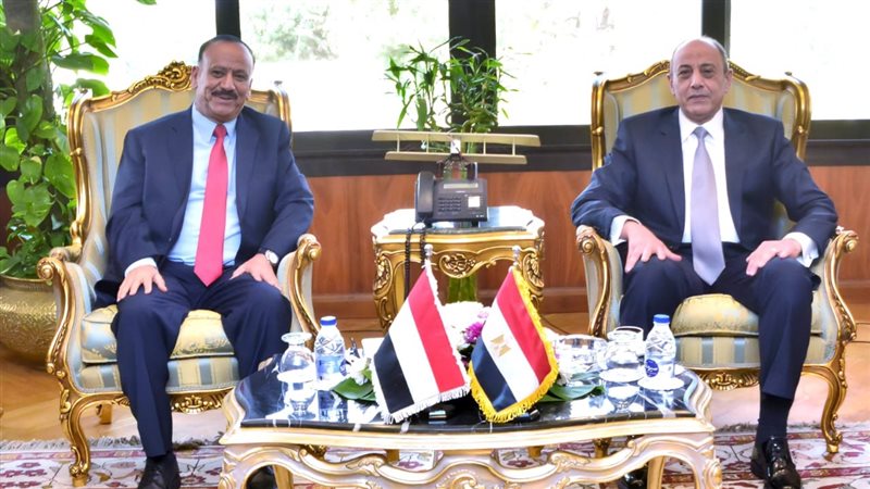 لقاء وزير الطيران