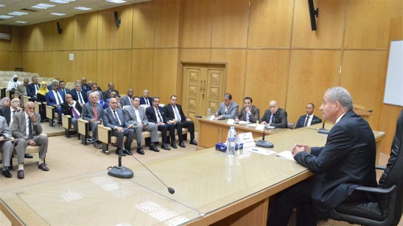 وزير التموين خلال