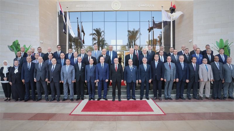 وزير العدل خلال اجتماعه