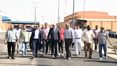 محافظ قنا يتابع جاهزية المعدات وقدرتها علي مجابهة الأزمات والكوارث