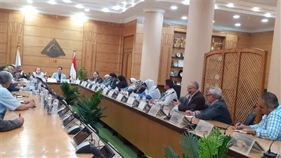 رئيس جامعة بنها: نسعى لتحسين جودة الأداء الإداري 