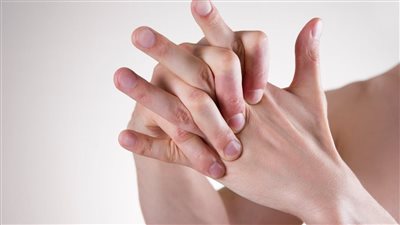 أسباب طقطقة المفاصل، وهل هي أمر خطير يستدعي العلاج؟
