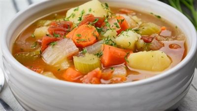 طريقة عمل شوربة الخضار، أفضل أكلة لصحة أفراد الأسرة