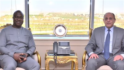 وزير الطيران يستقبل وزير نقل سيراليون لبحث سبل التعاون المشترك بين الجانبين