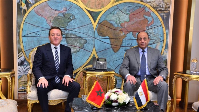 وزير الطيران خلال