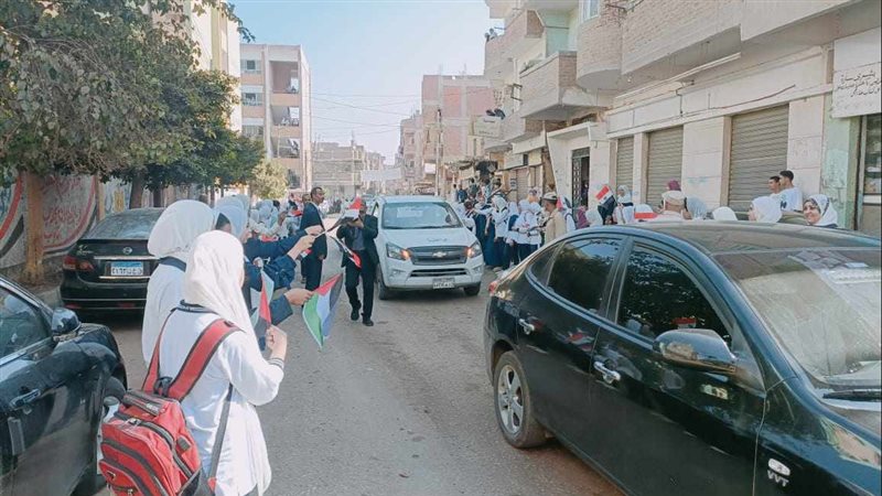 وزير الاتصالات خلال