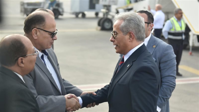 محافظ أسيوط يستقبل