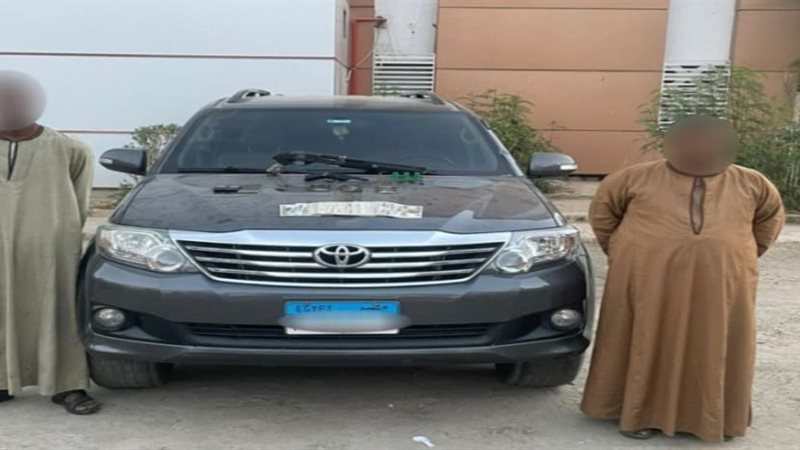  5عاطلين وسيدتين