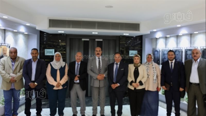 لقاء محافظ اسوان