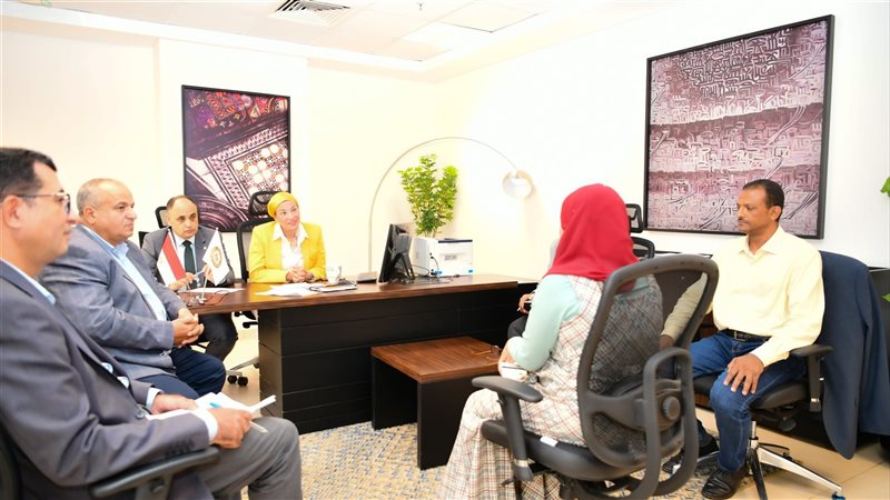 وزيرة البيئة تجرى
