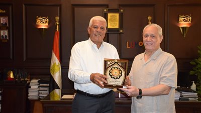 محافظ الأقصر يناقش مقومات وإمكانيات الزراعة في المحافظة