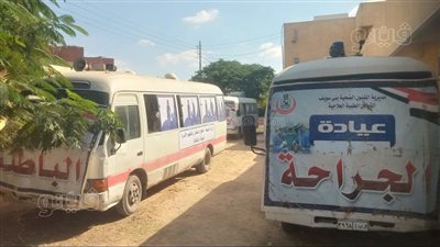 كشف وعلاج بالمجان لـ 1338 مواطنًا في قافلة طبية بقرية العجرة ببني سويف