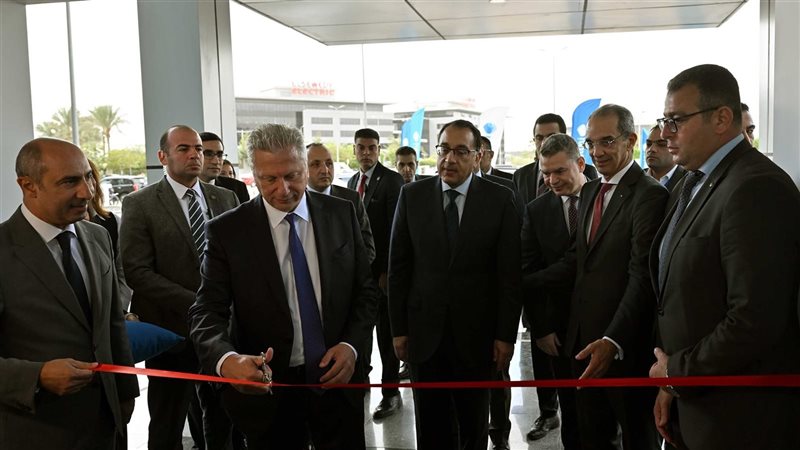 رئيس الوزراء يفتتح