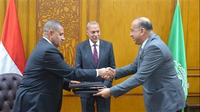 غاز تك توقع على إنشاء محطتي وقود لتموين السيارات بالغاز الطبيعي بالقليوبية