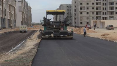 رئيس جهاز النوبارية يتفقد أعمال الطرق بالمدينة