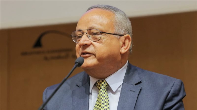  الدكتور أحمد زايد