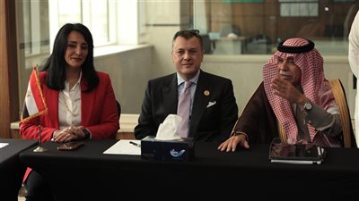 العيسى يلتقي وزير التجارة السعودي ووفدًا من المستثمرين ورجال الأعمال
