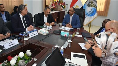 نائب وزير الإسكان يتابع مشروع الصرف الصحى المتكامل بقرى محافظة الأقصر