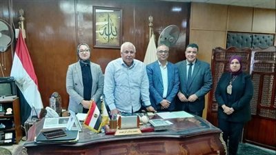 محافظ الوادي الجديد يلتقي رئيس هيئة قصور الثقافة ويشيد بمشروع ابدأ حلمك