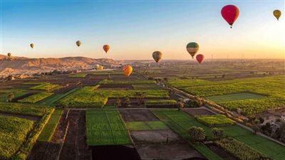 25 رحلة بالون طائر تزين سماء الأقصر 
