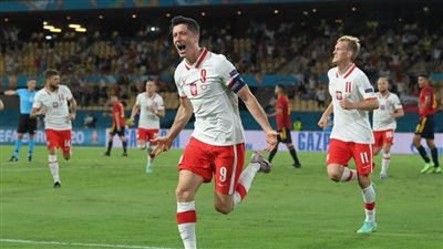 ليفاندوفسكي يقود منتخب بولندا للفوز على ليتوانيا 0/2 في تصفيات كأس العالم 
