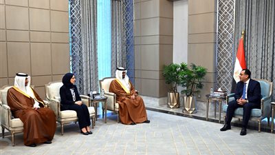 مدبولي يبحث تعزيز العلاقات الثنائية مع وزير المالية والاقتصاد الوطني بالبحرين 