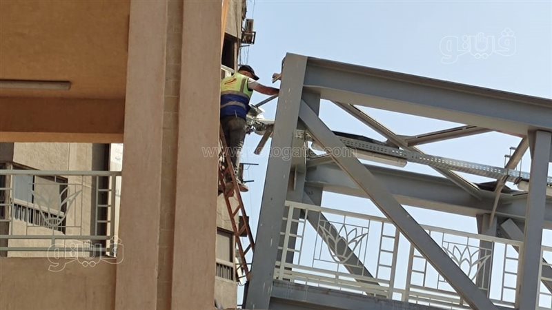 اصطدام تريلا بكوبري