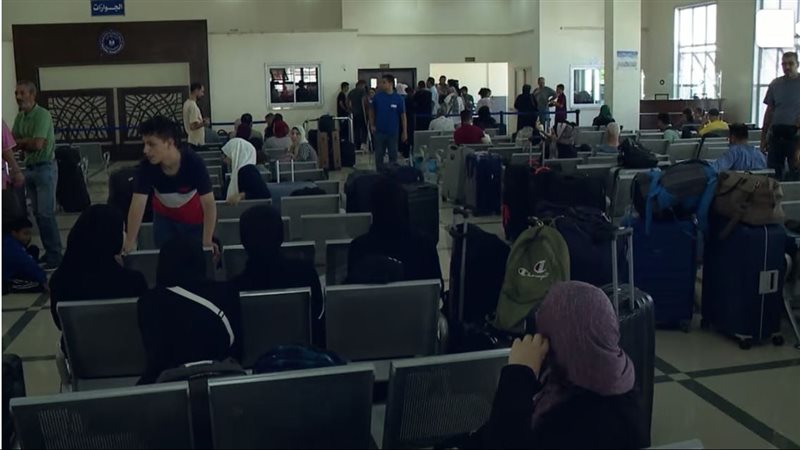 مواطنون روس قبل إجلائهم