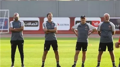 دوري أبطال إفريقيا، الجهاز الفني للأهلي يراجع خطة مباراة ميدياما الغانى بالمحاضرة الختامية