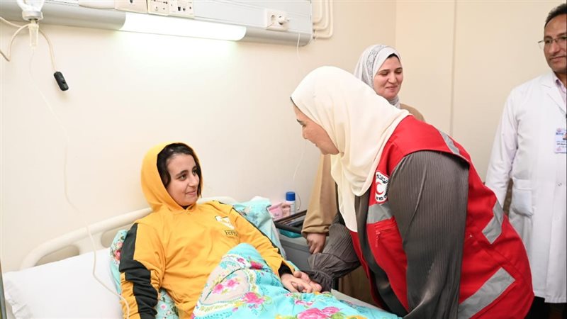 القباج تزور مستشفي