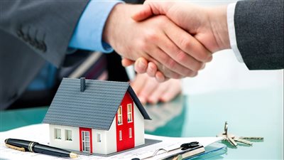 مجلس الوزراء يناقش مبادرة مُقترحة لبيع الوحدات العقارية بالدولار.. وخبير اقتصادي: تصدير العقار أحد الحلول السريعة لتدبير العملة الصعبة.. وهذه أهم البدائل 