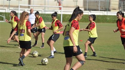  منتخب مصر للسيدات يخوض تدريباته الأخيرة قبل السفر إلى السنغال (صور) 
