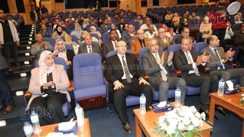 محافظ بني سويف ووزير